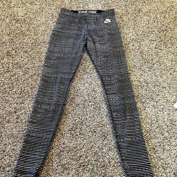 Nike workout leggings  - Picture 1 of 2